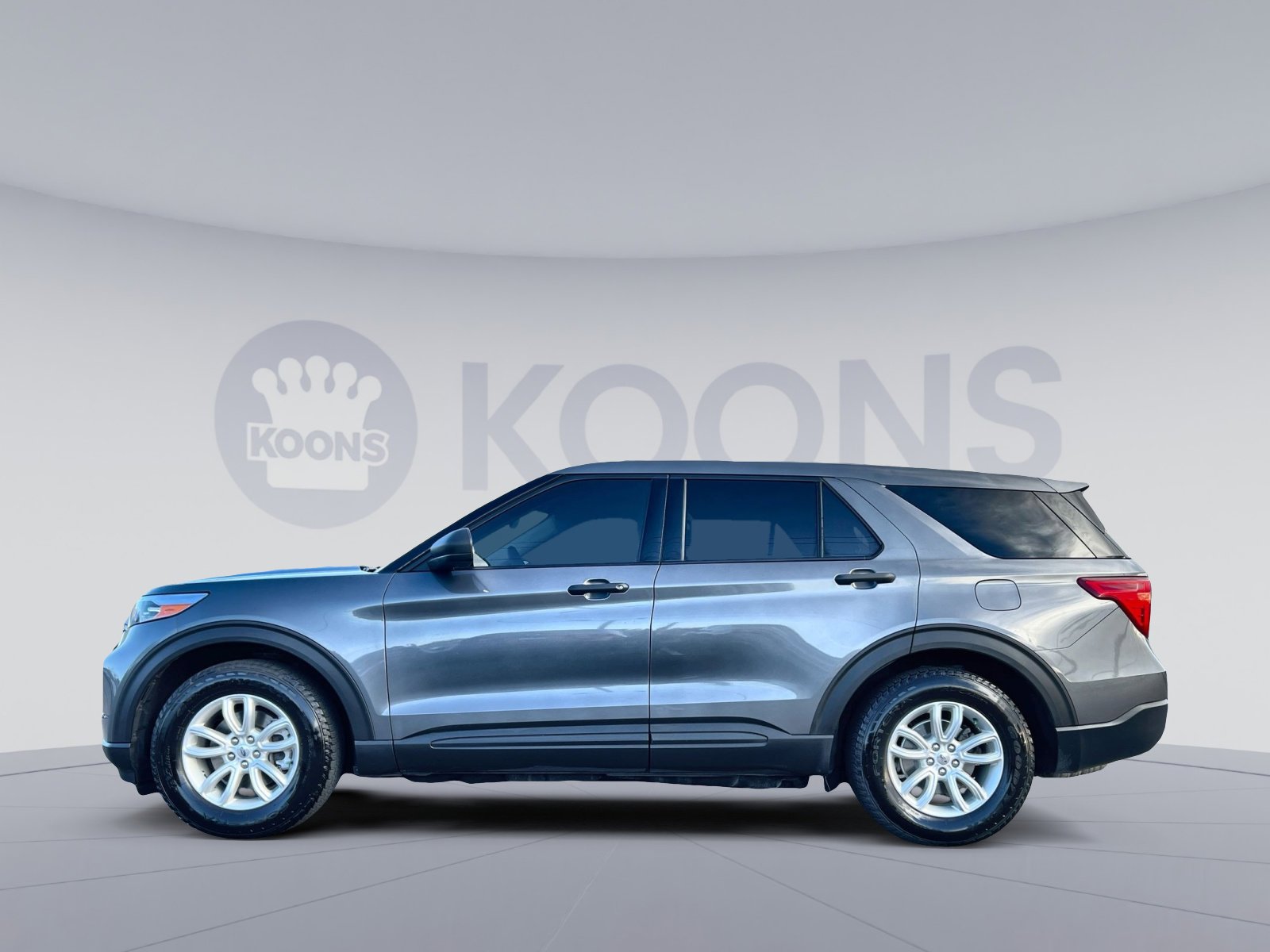 Used 2021 Ford Explorer 2WD image 2