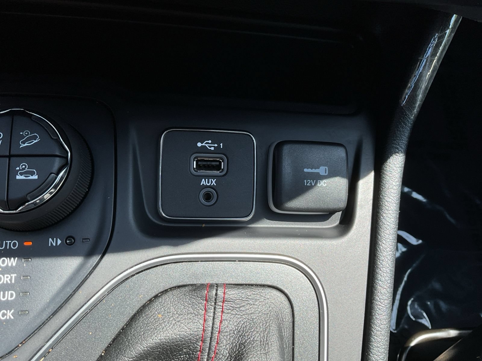 Used 2022 Jeep Cherokee Trailhawk w/ Sound & Nav Group AWD/4WD image 21