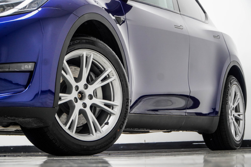 Used 2023 Tesla Model Y AWD image 4