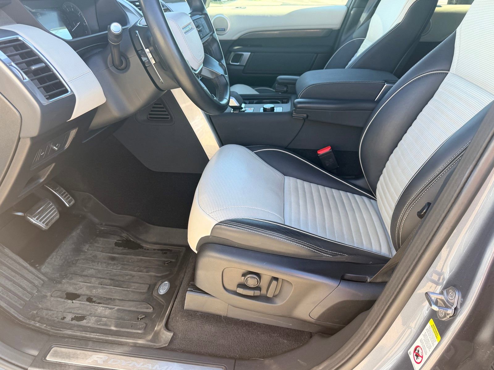 Used 2023 Land Rover Discovery HSE R-Dynamic AWD/4WD image 15