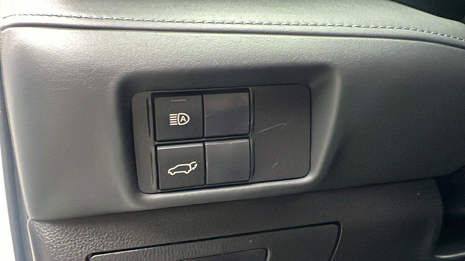 Used 2022 Toyota Highlander LE AWD/4WD image 12