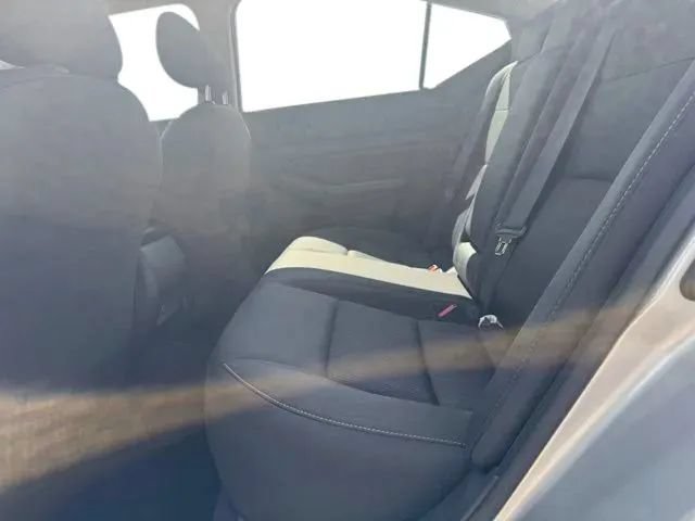 Used 2024 Nissan Altima 2.5 SV FWD image 17