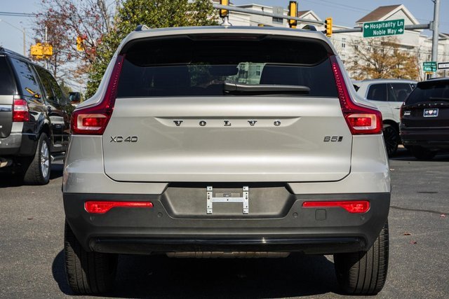 Certified 2025 Volvo XC40 B5 Plus image 5
