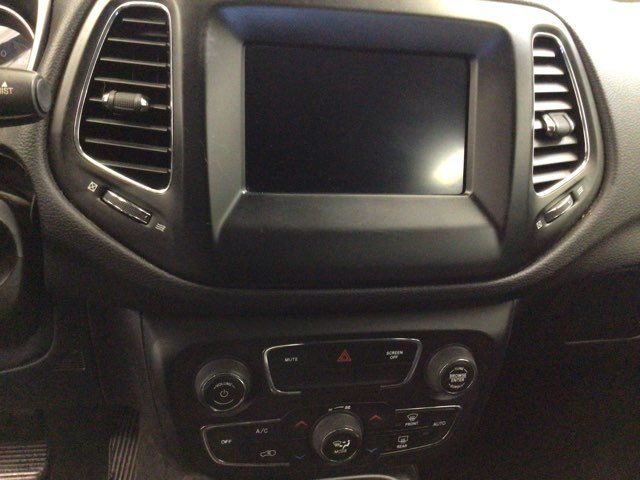 Used 2017 Jeep Compass Latitude w/ Popular Equipment Group AWD/4WD image 23