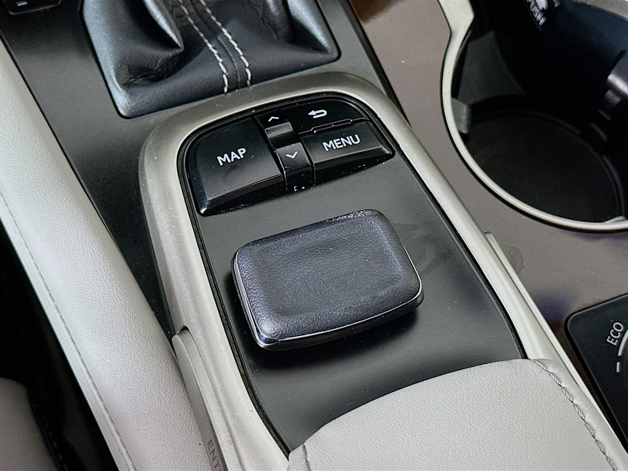 Used 2017 Lexus RX 450h AWD image 26