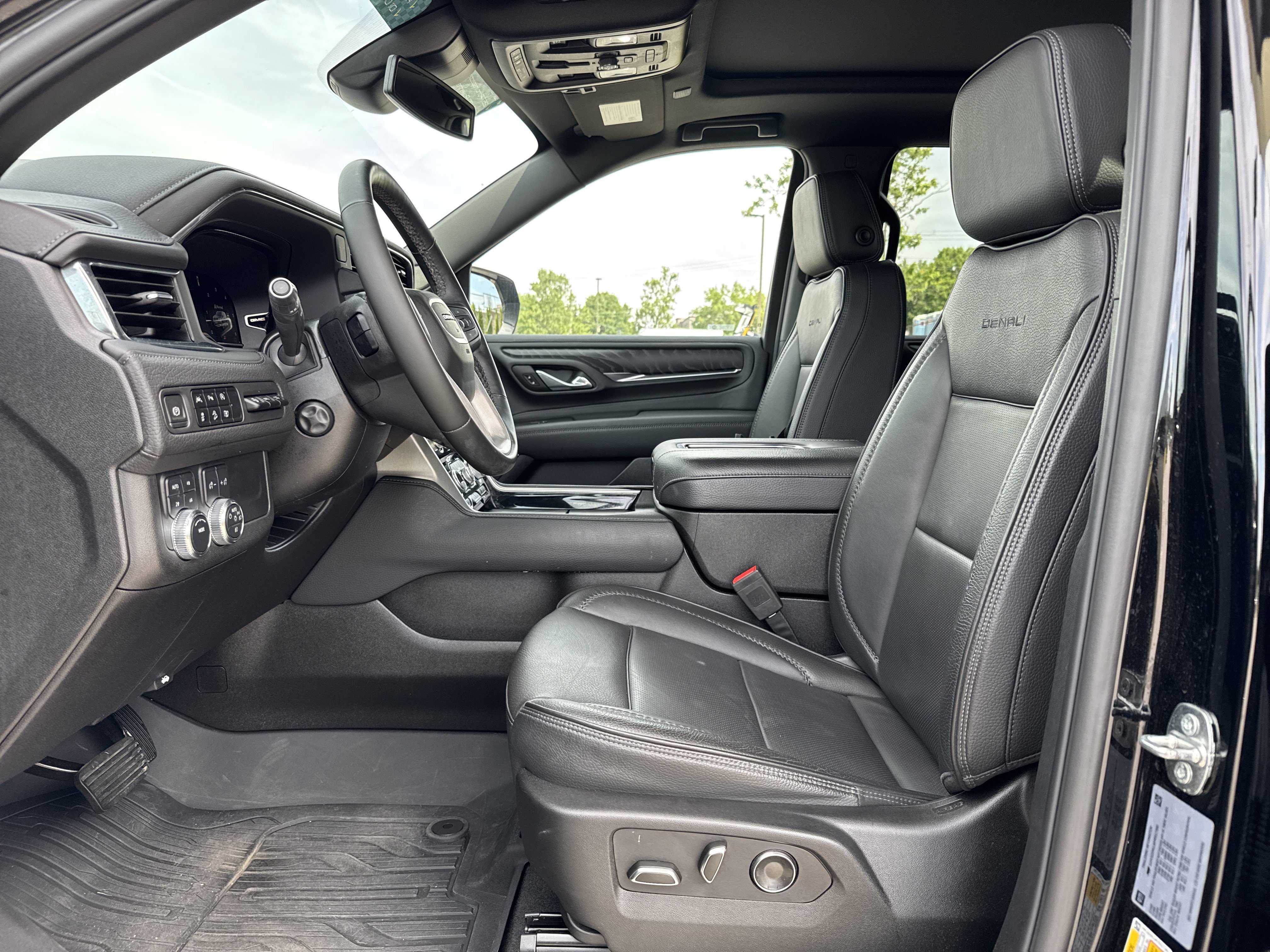 Used 2023 GMC Yukon Denali w/ LPO, Floor Liner Package AWD/4WD image 16