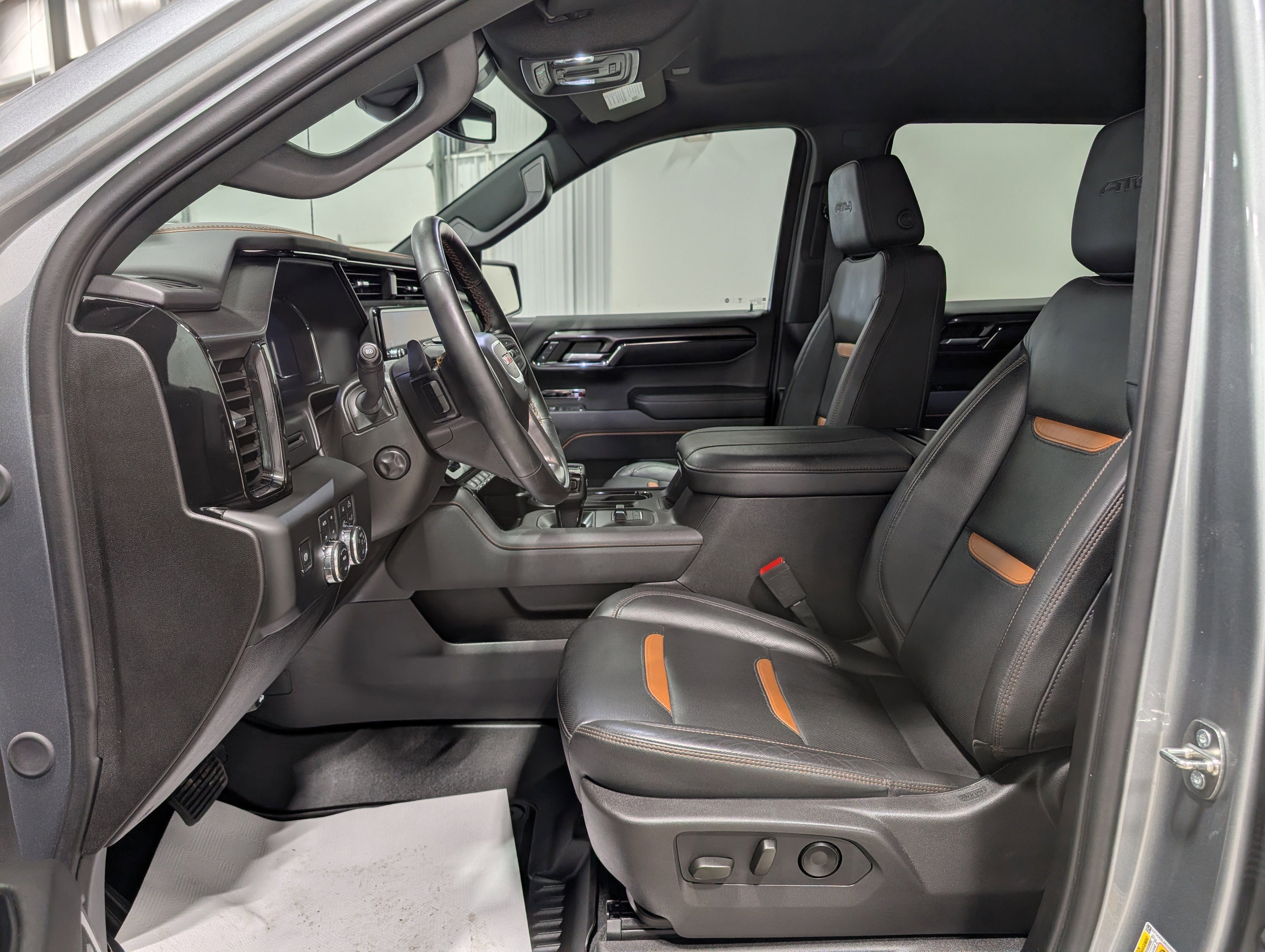 Used 2024 GMC Sierra 1500 AT4 w/ AT4 Preferred Package AWD/4WD image 16