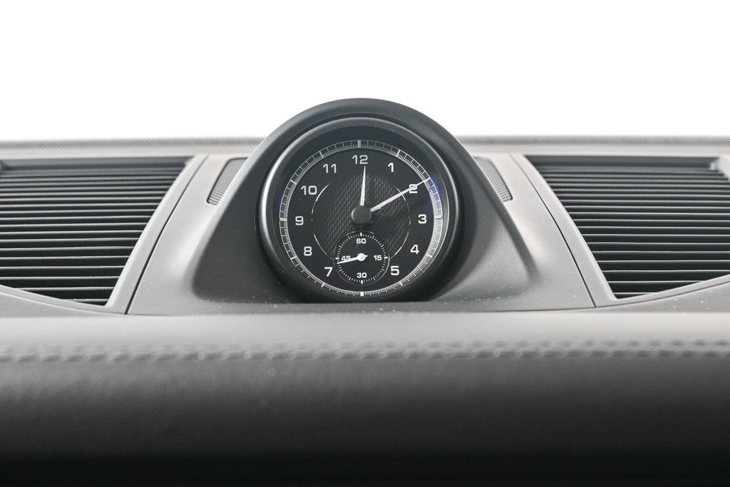 Certified 2025 Porsche Macan image 17