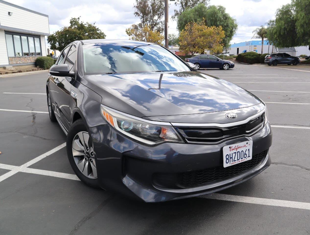 Used 2017 Kia Optima Premium image 3