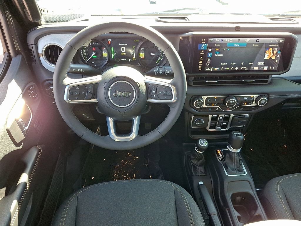 Used 2025 Jeep Wrangler Unlimited Sahara image 11