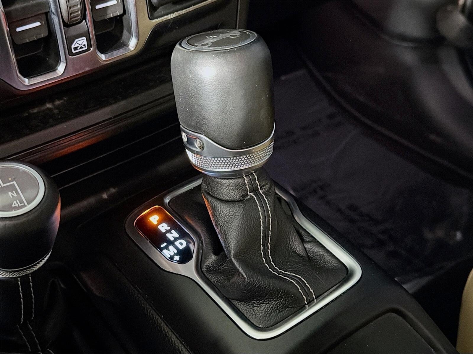 Used 2019 Jeep Wrangler Unlimited Sahara AWD/4WD image 18