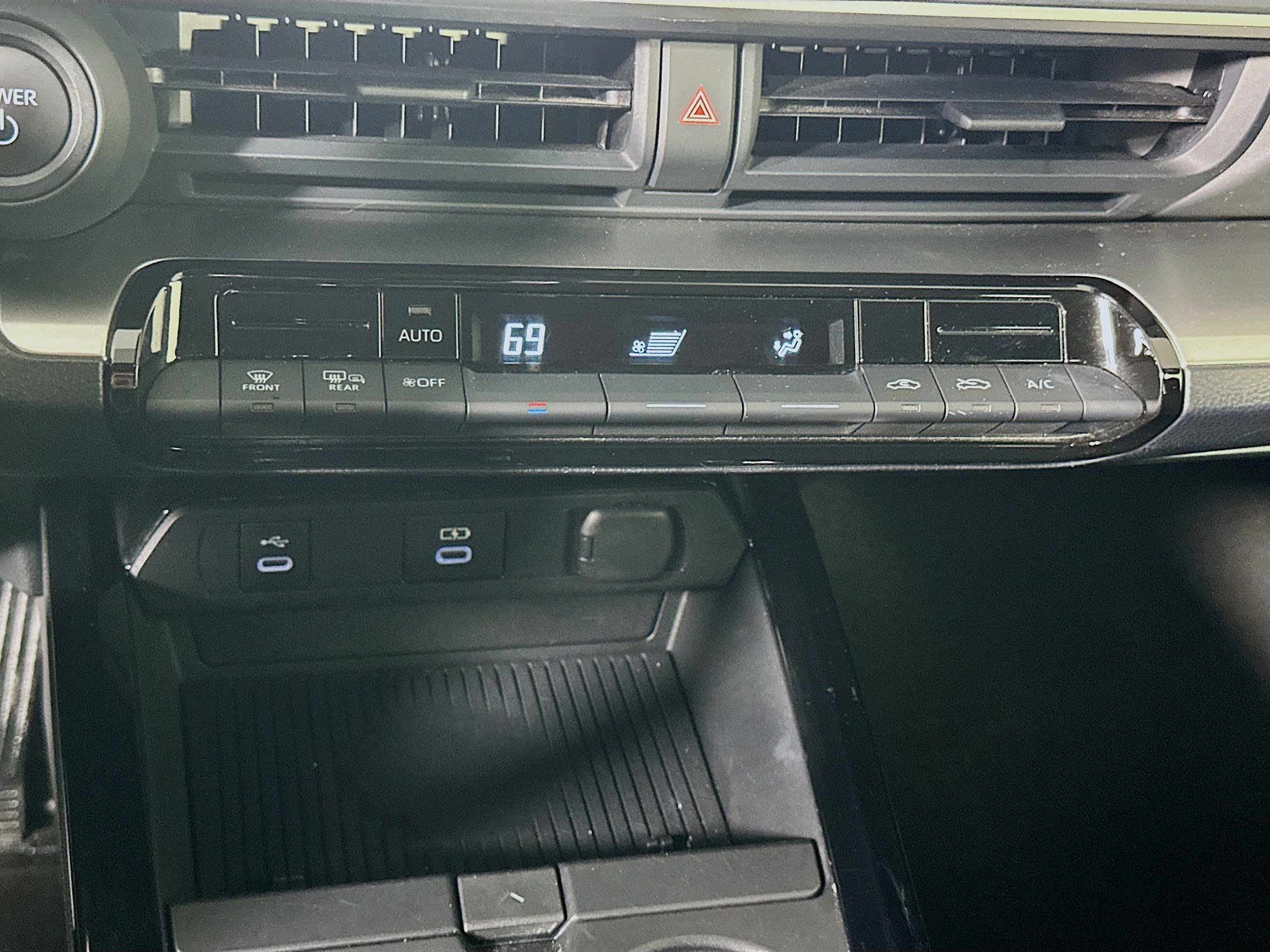 Used 2024 Toyota Prius LE image 23