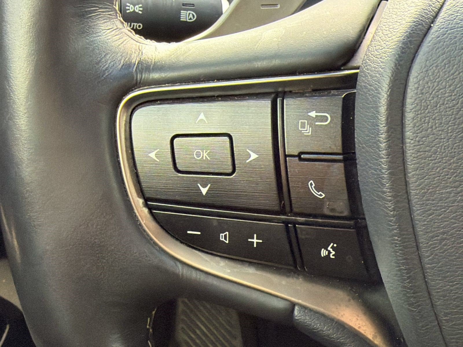Used 2019 Lexus ES 300h w/ Premium Package FWD image 15