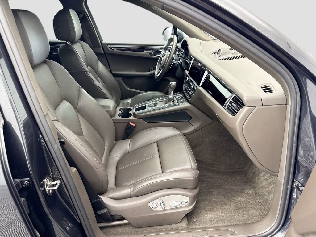 Used 2021 Porsche Macan image 19