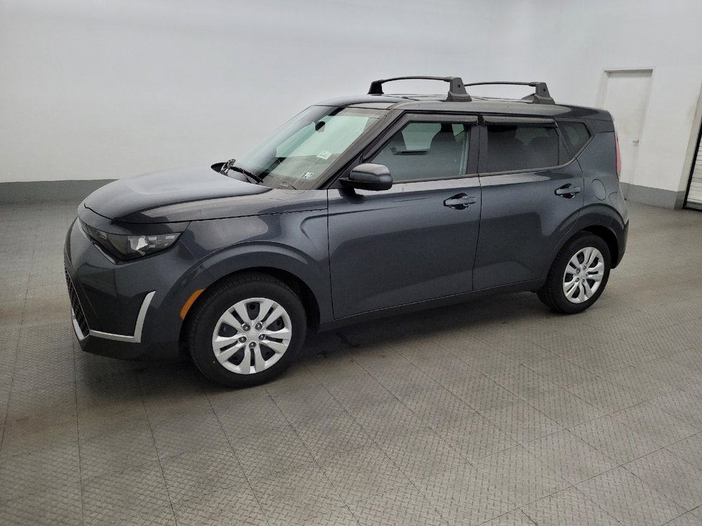 Used 2023 Kia Soul LX image 2