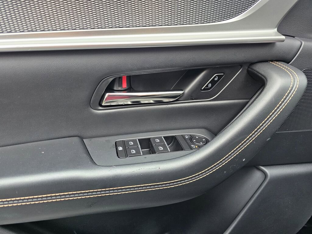 Certified 2024 MAZDA CX-90 Plug-In Hybrid w/ Preferred image 26