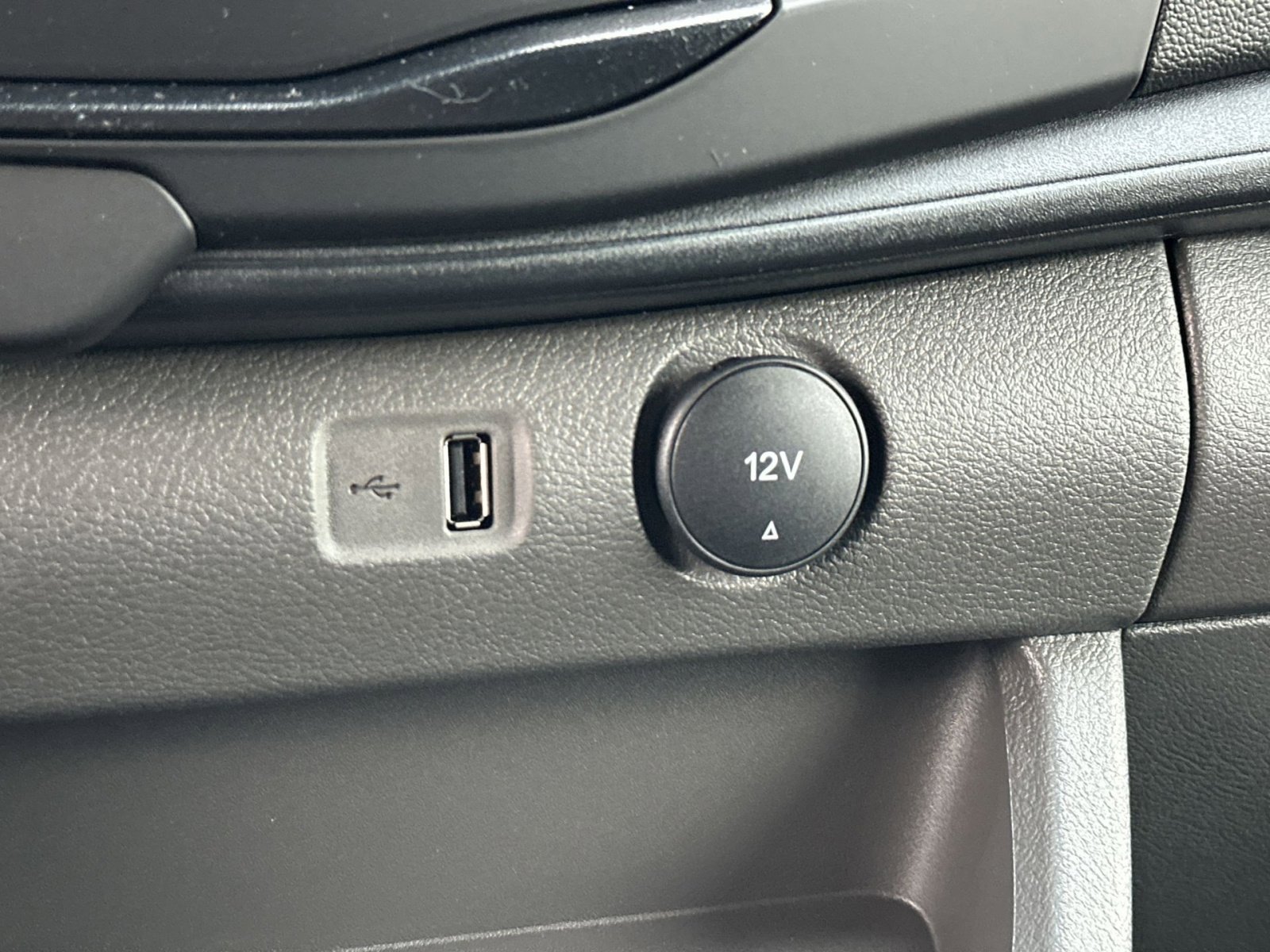 New 2026 Ford Transit 250 148 Medium Roof Extended AWD w/ Load Area Protection Package image 28