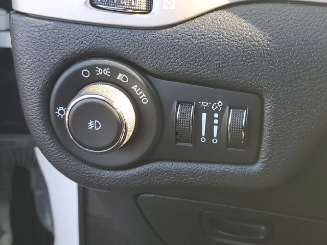 Used 2017 Jeep Cherokee Limited AWD/4WD image 19