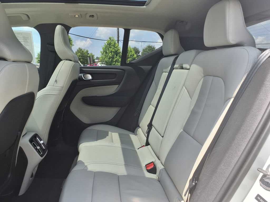 Used 2024 Volvo XC40 B5 Plus AWD/4WD image 18