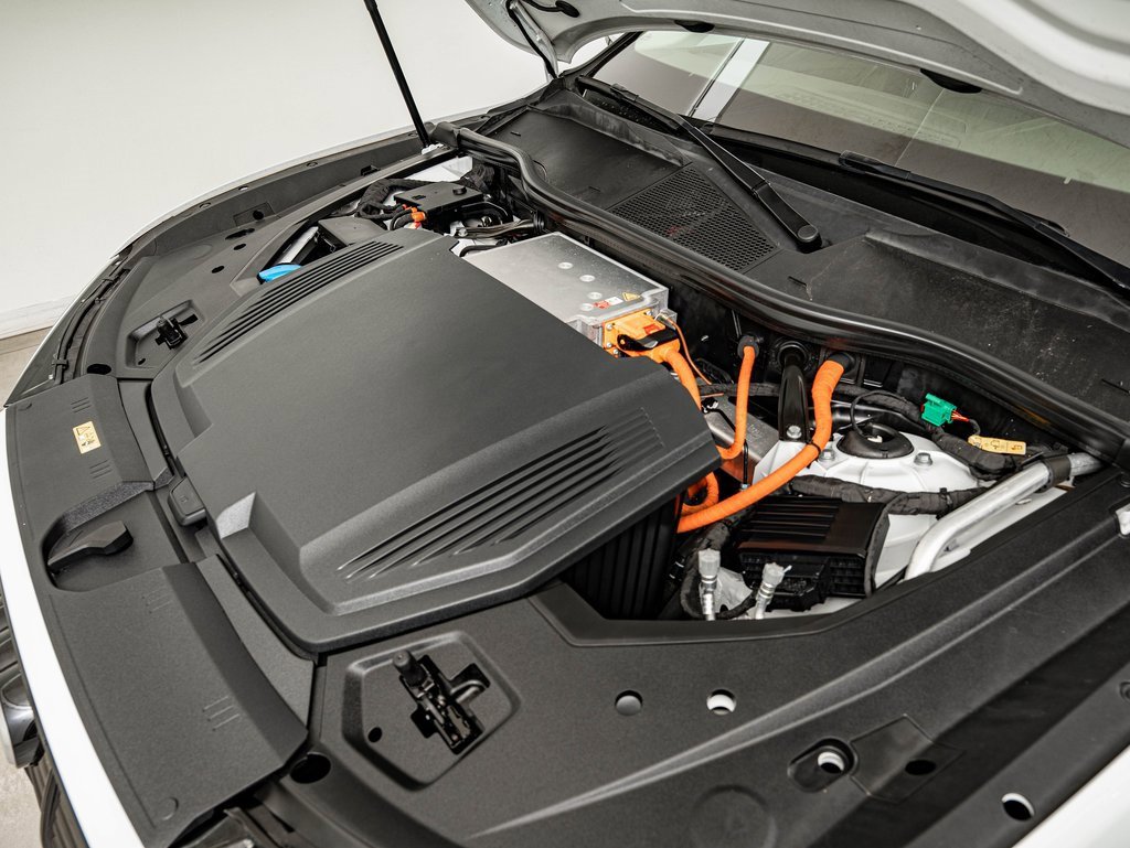 Used 2021 Audi e-tron Premium Plus w/ Premium Plus Package image 40