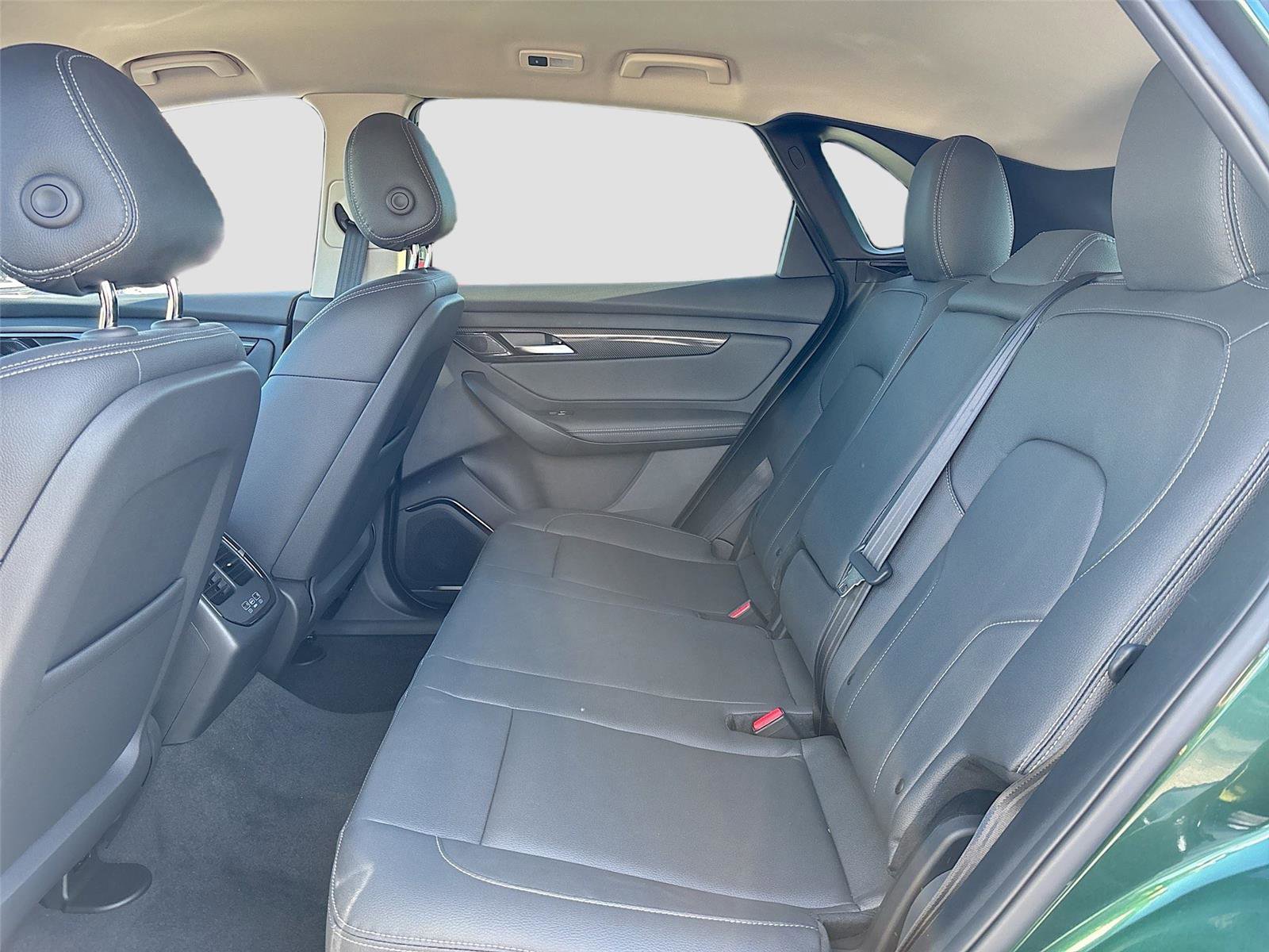 New 2025 VinFast VF 8 Eco image 23