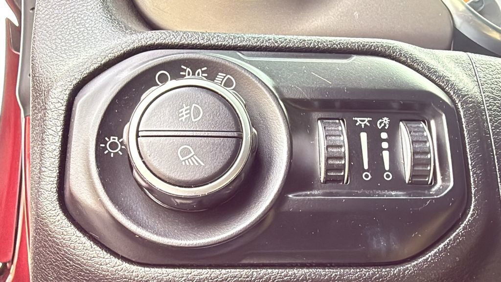 Used 2021 Jeep Gladiator Sport image 18