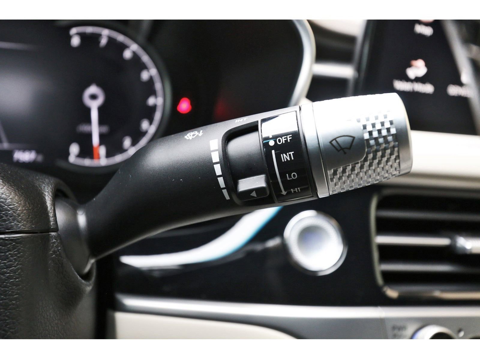 Used 2026 Genesis G70 2.5T image 9