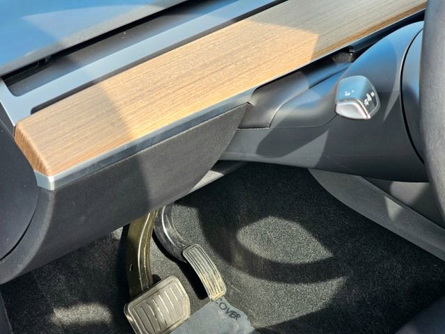 Used 2022 Tesla Model Y Long Range image 17