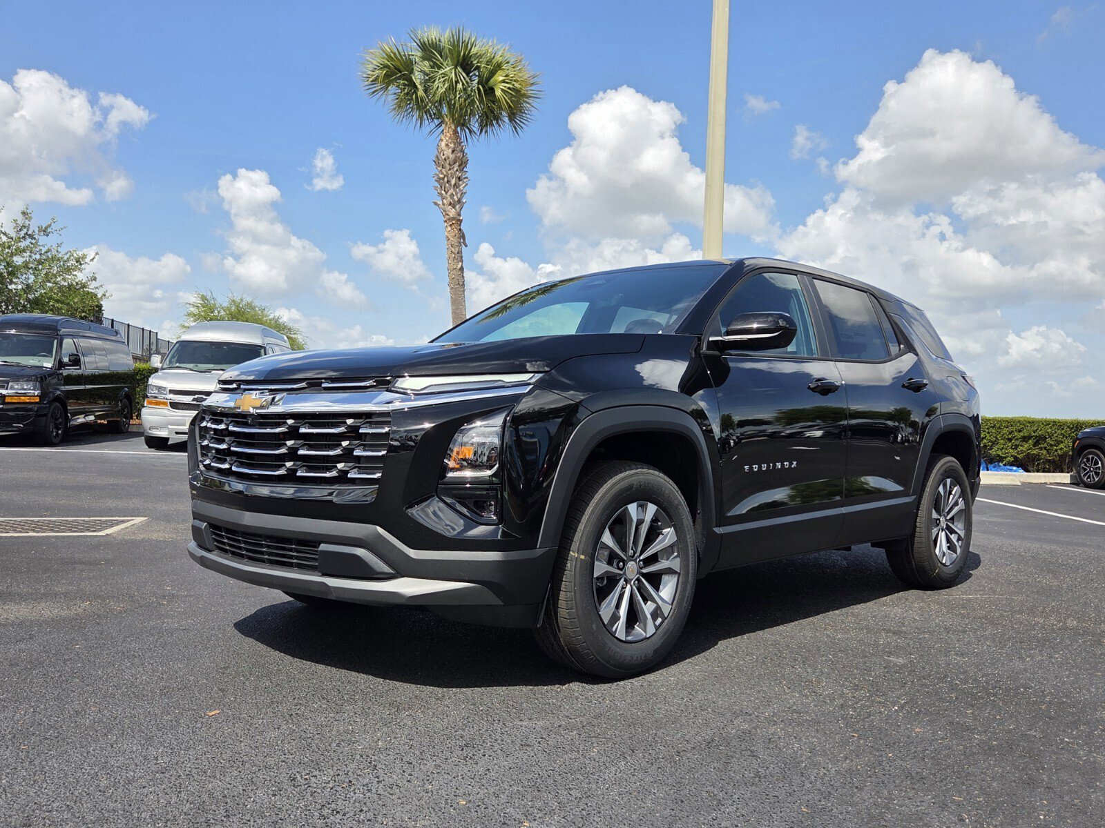 New 2026 Chevrolet Equinox LT w/ Convenience Package II FWD image 2
