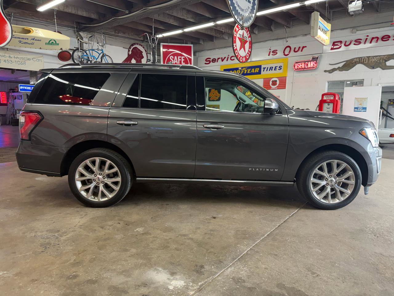 Used 2019 Ford Expedition Platinum AWD/4WD image 6