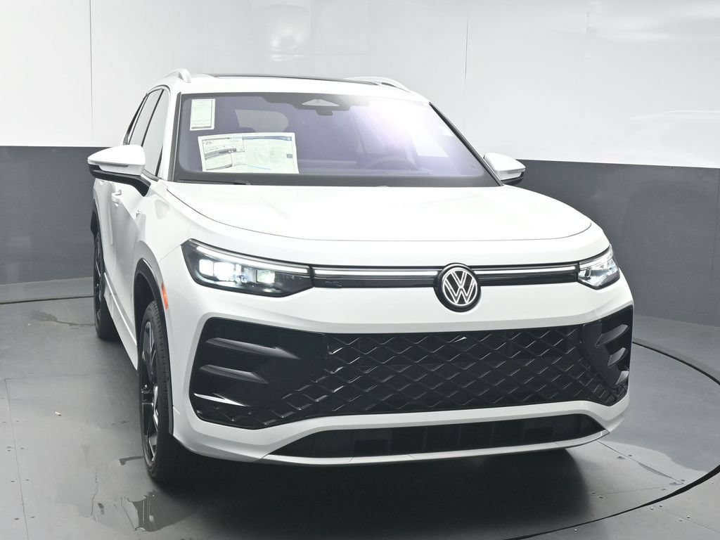 New 2026 Volkswagen Tiguan SEL R-Line AWD/4WD image 3