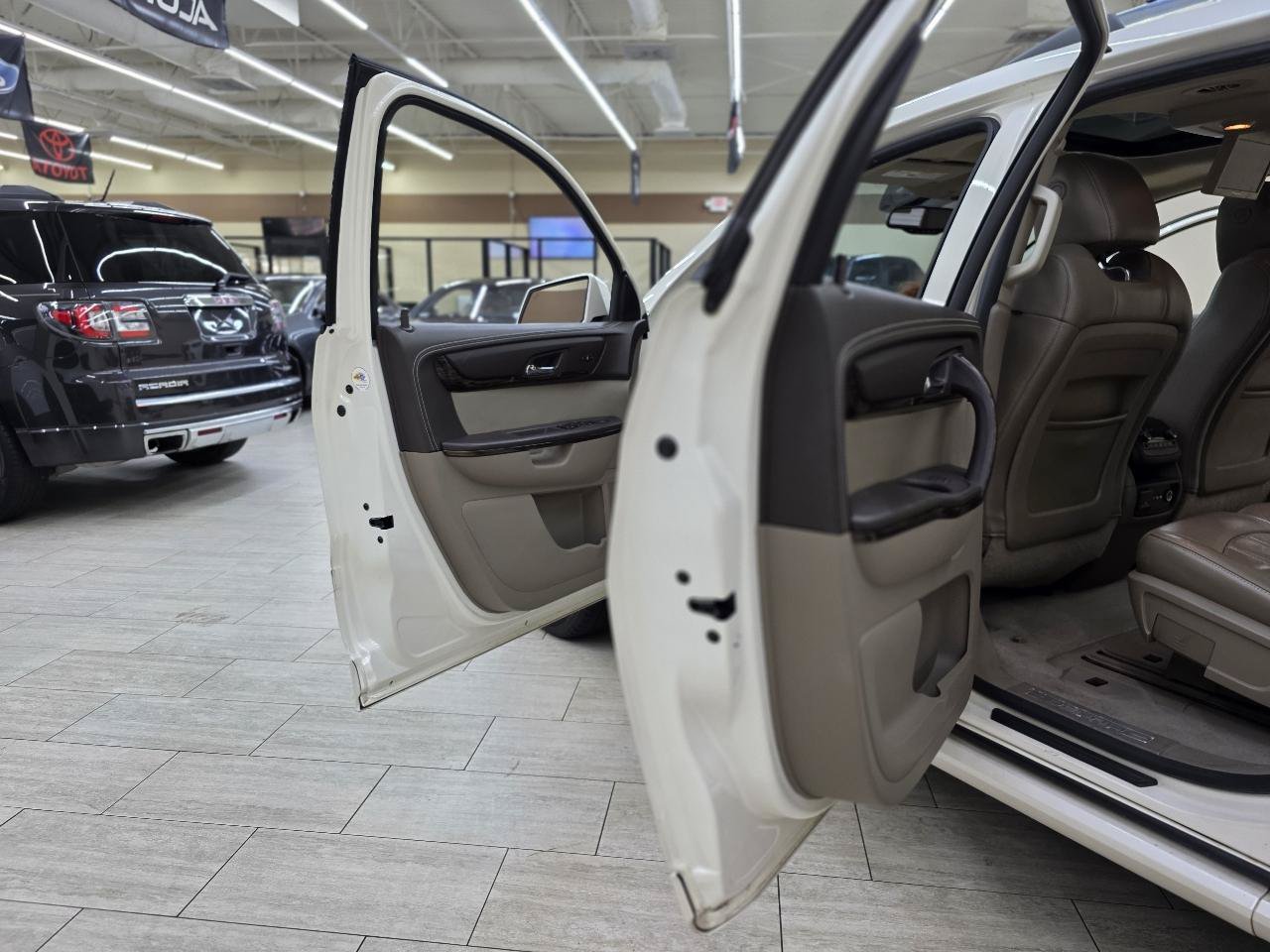 Used 2013 GMC Acadia Denali FWD image 16