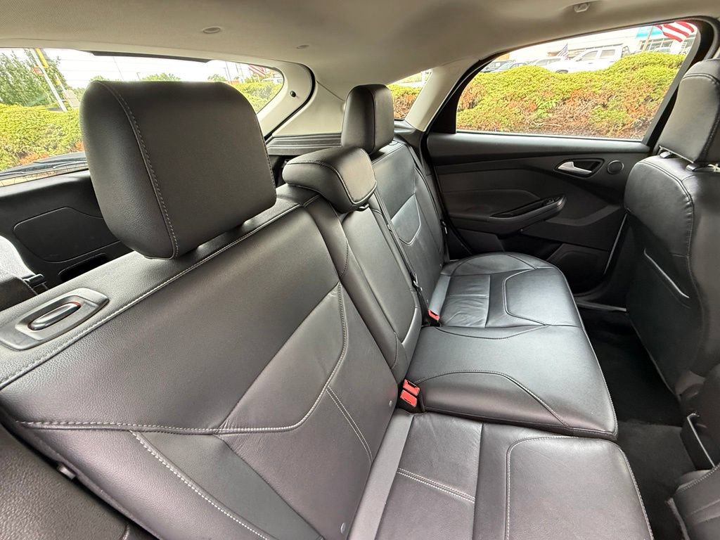 Used 2017 Ford Focus Titanium FWD image 35