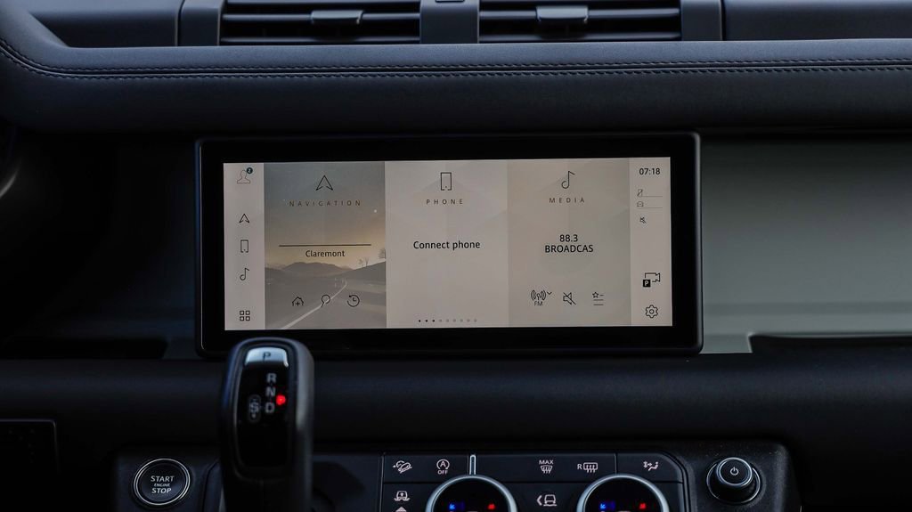 Used 2024 Land Rover Defender 110 S image 17