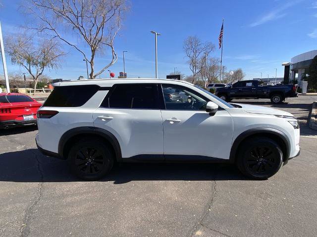 Used 2022 Nissan Pathfinder S image 2