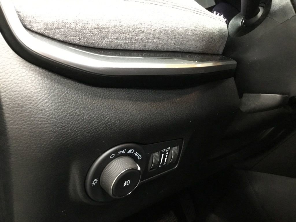 Used 2024 Jeep Compass Latitude image 9