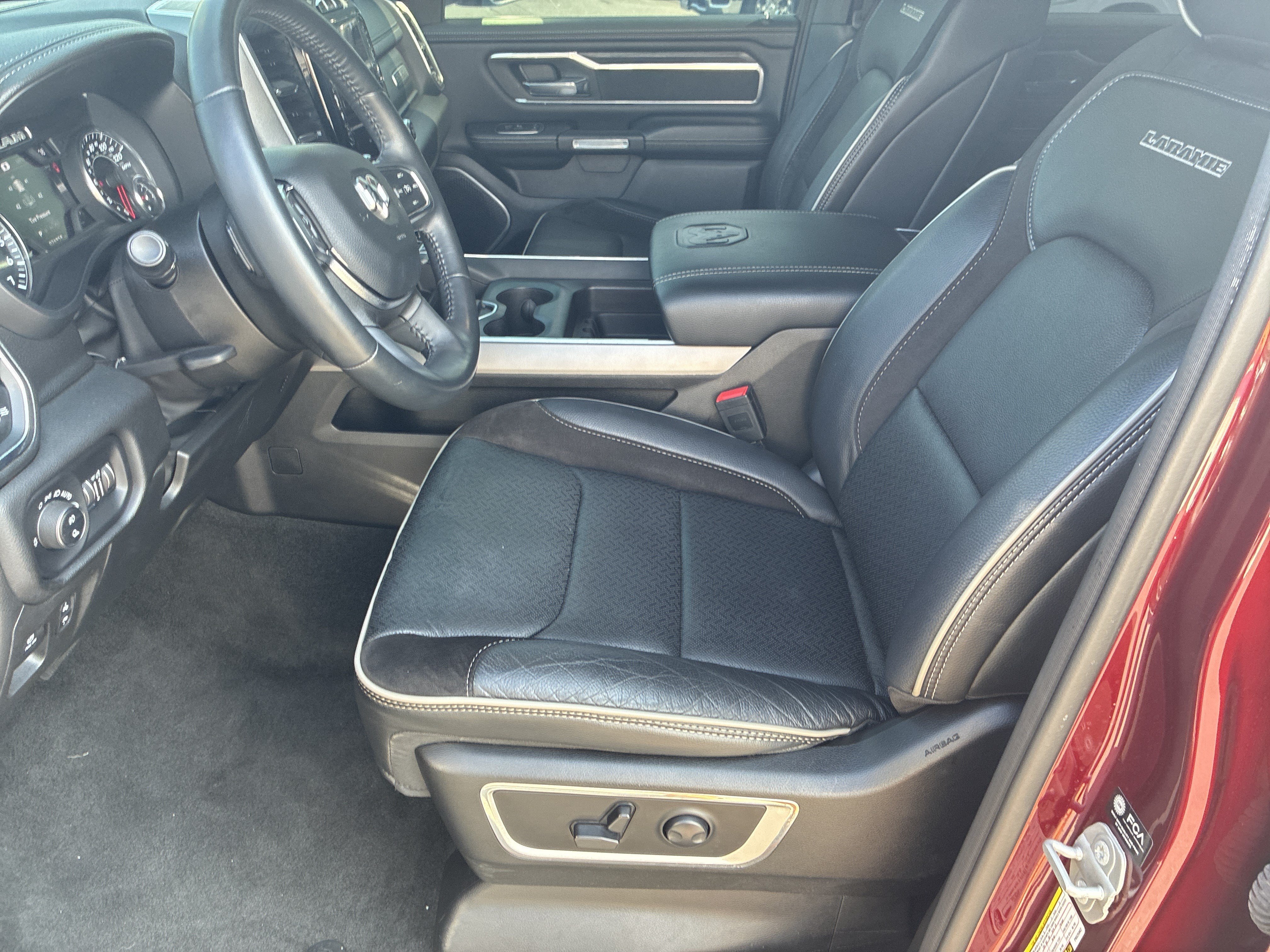 Used 2023 RAM 1500 Laramie AWD/4WD image 11