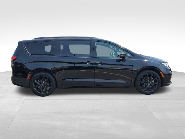 Used 2025 Chrysler Pacifica Limited FWD image 6