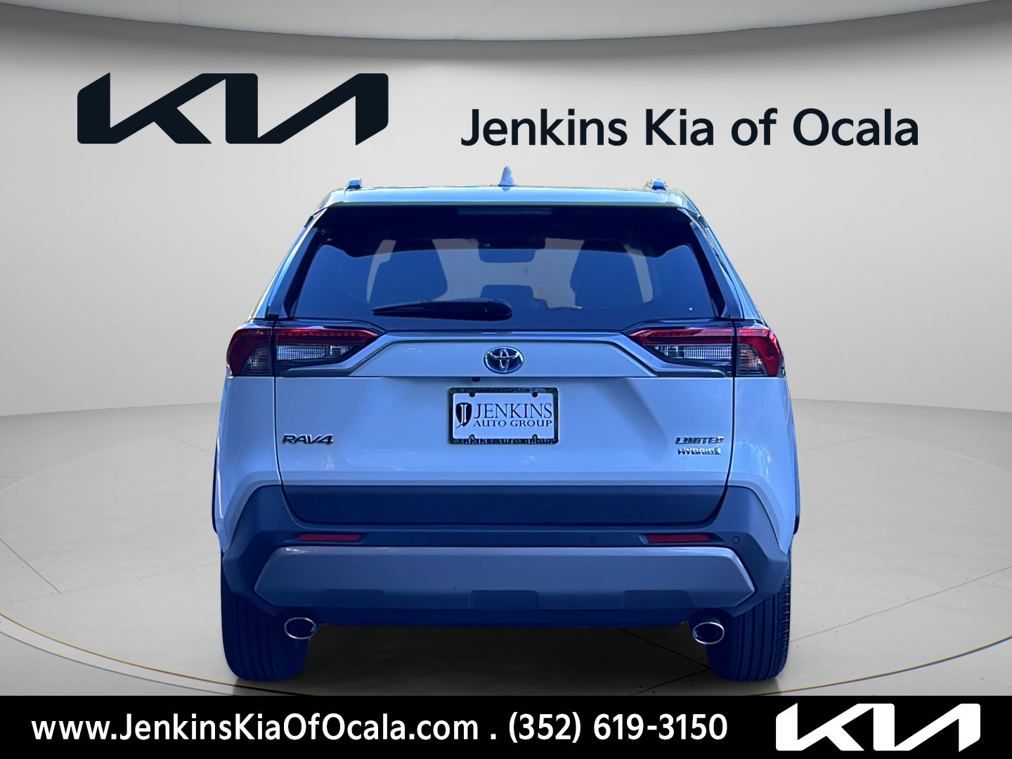 Used 2023 Toyota RAV4 Limited AWD/4WD image 4