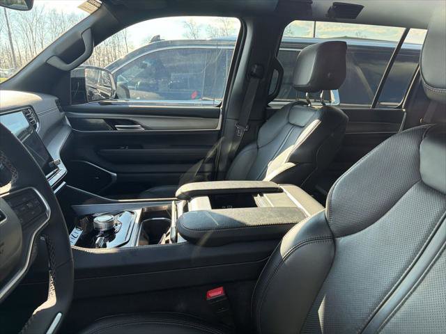 Certified 2025 Jeep Wagoneer 4WD image 10