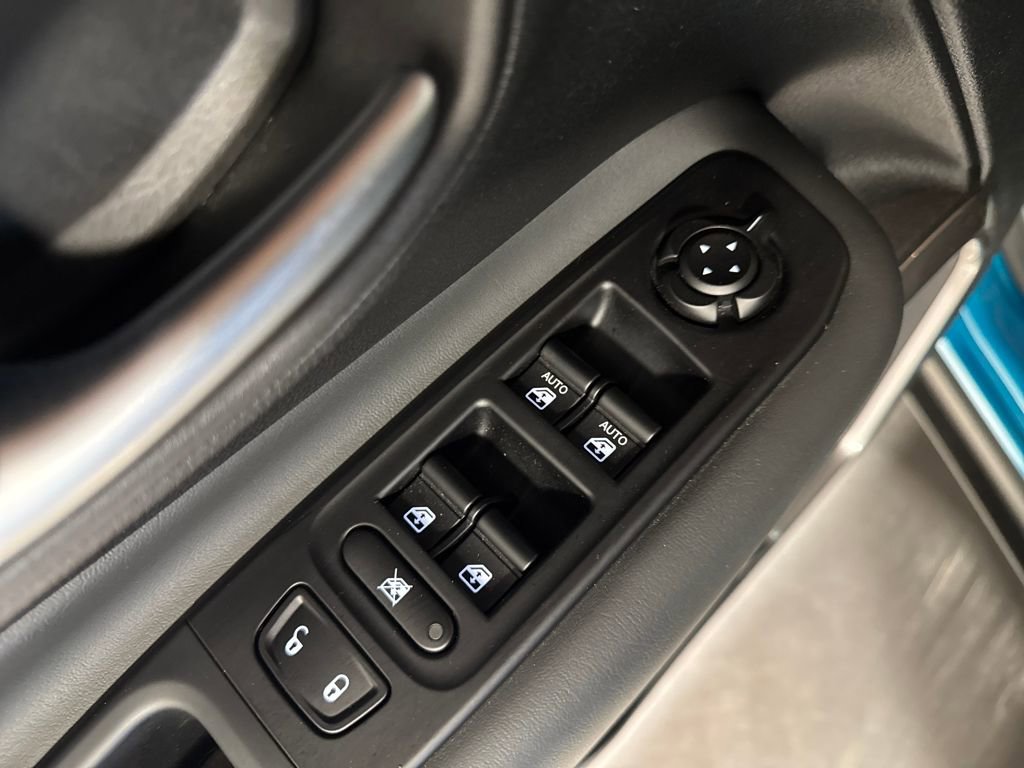 Used 2022 Jeep Renegade Latitude w/ Convenience Group AWD/4WD image 24