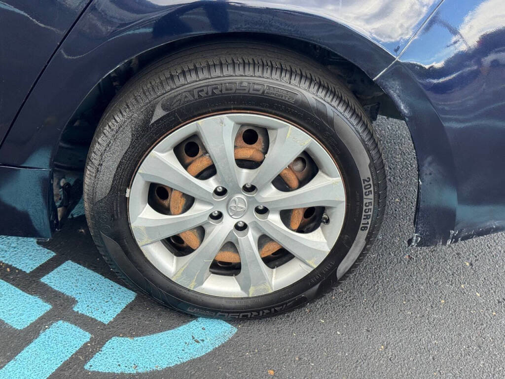 Used 2020 Toyota Corolla LE image 28