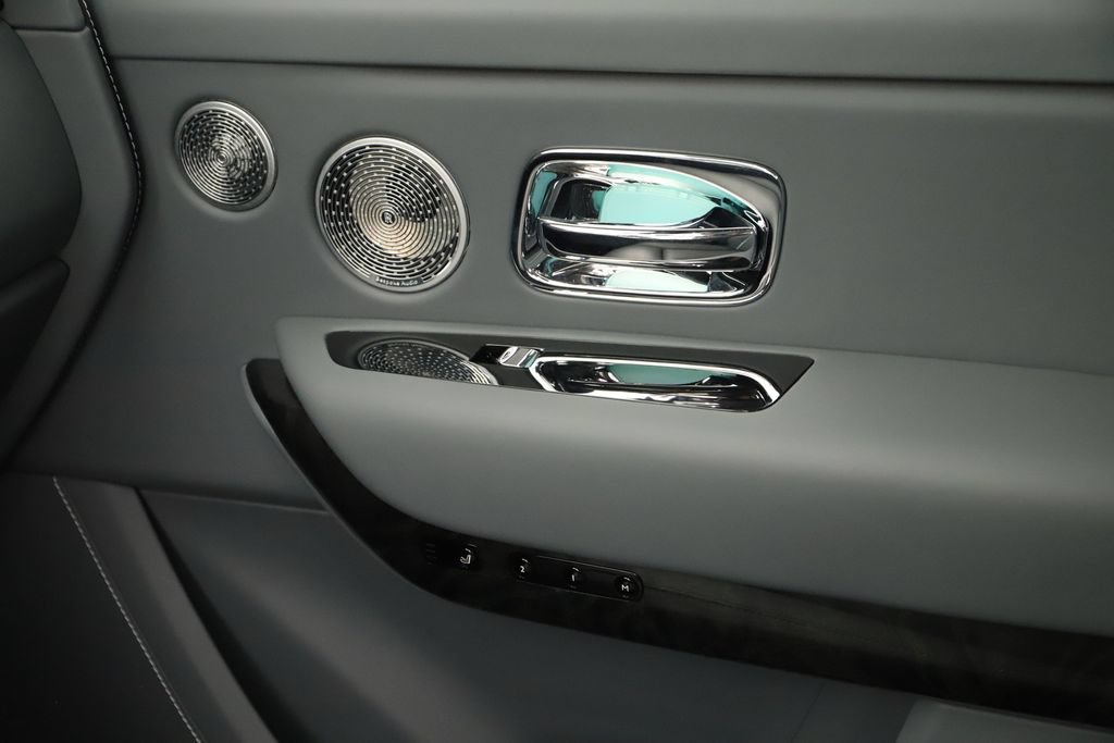 Used 2024 Rolls-Royce Cullinan w/ Cullinan Package AWD/4WD image 31