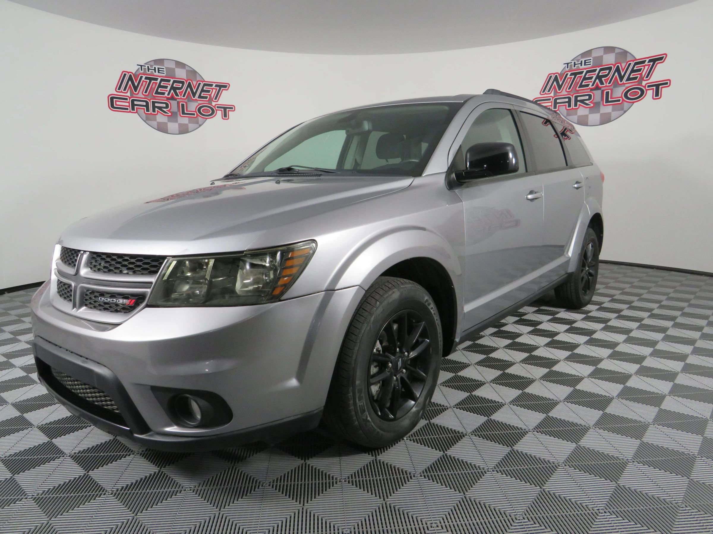 Used 2019 Dodge Journey SE w/ Blacktop Package FWD image 3