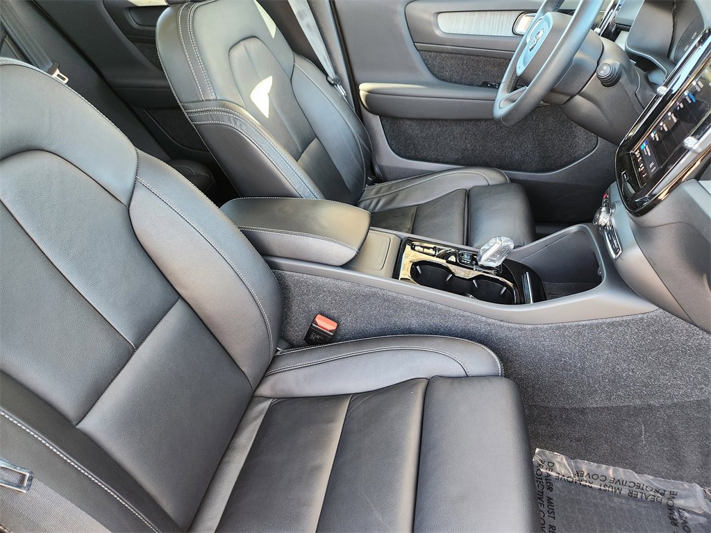Used 2023 Volvo XC40 B5 Ultimate image 4