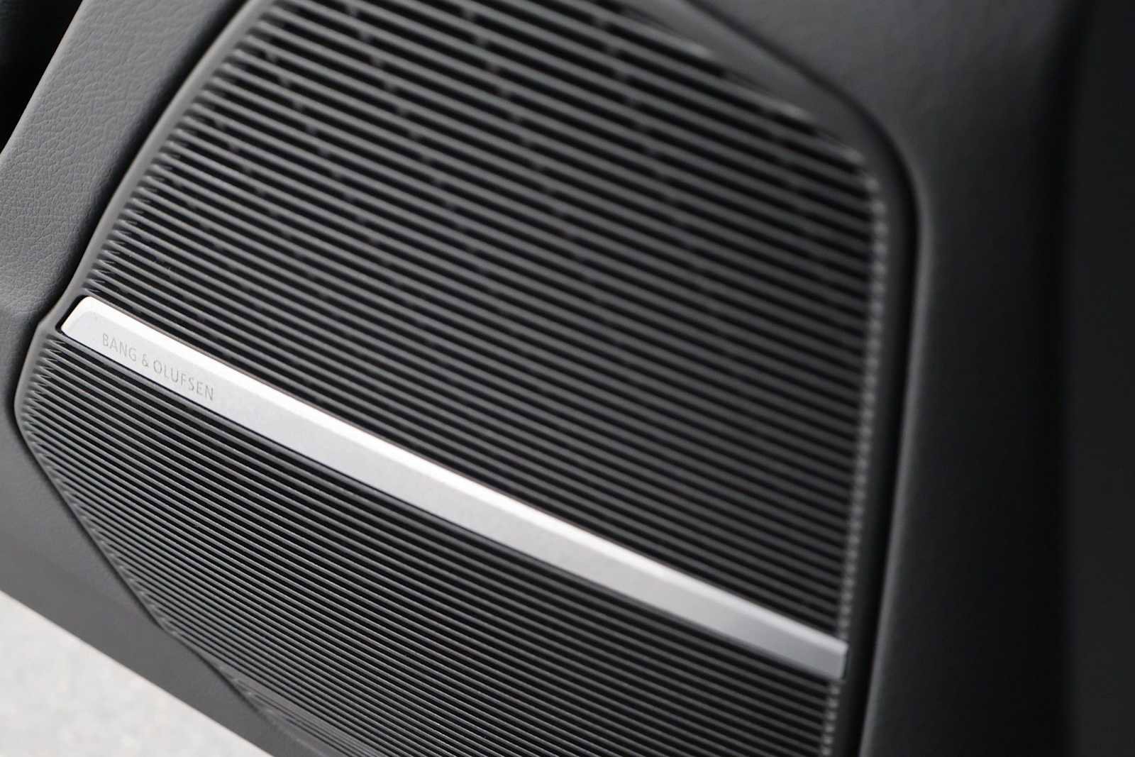 Certified 2025 Audi Q8 Premium Plus w/ Premium Plus Package AWD/4WD image 17