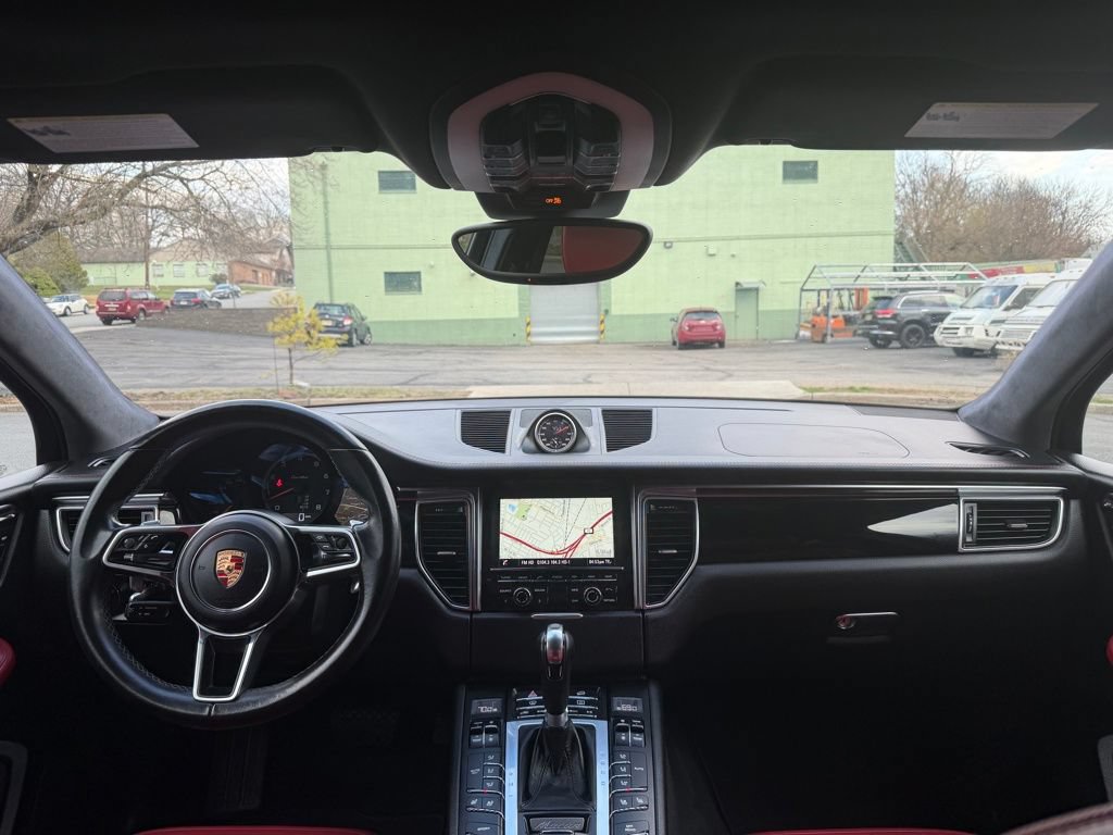 Used 2015 Porsche Macan Turbo AWD/4WD image 22