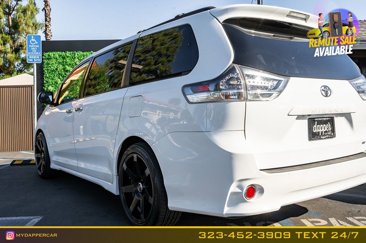 Used 2017 Toyota Sienna SE FWD image 9