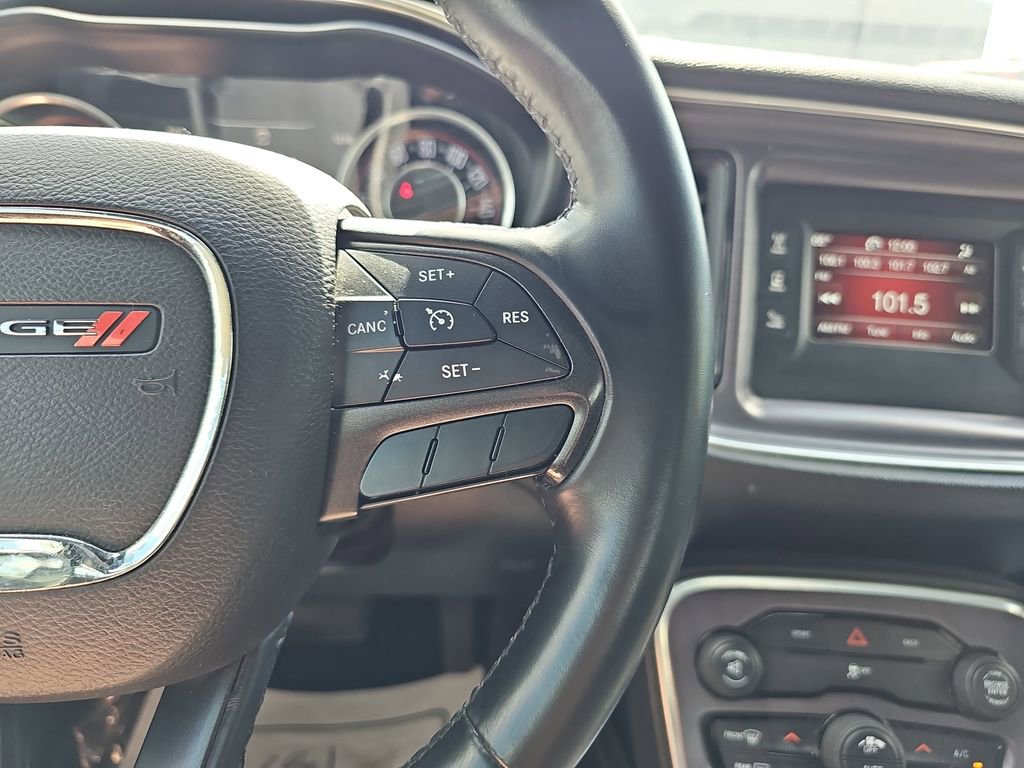 Used 2016 Dodge Challenger R/T image 21