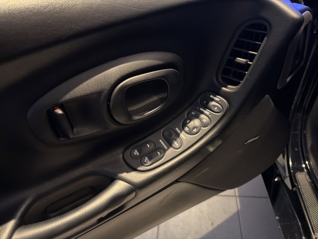 Used 2004 Chevrolet Corvette Z06 w/ Memory Package image 17